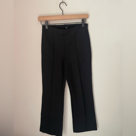 Banana Republic Black Crop Flare Everywhere Pointe Pant Size XS NWT - Picture 2 of 8